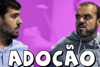 Two men facing each other with large 'ADOÇÃO' text on a purple background, adocao homossexual 1.
