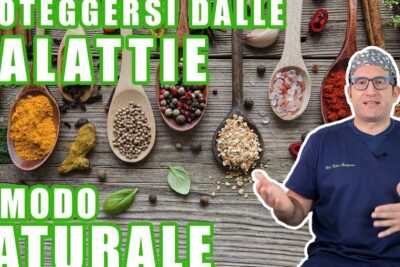 Wooden spoons with assorted spices and herbs beside a presenter, alimenti naturali 3