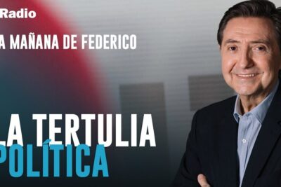 Smiling radio presenter beside 'La tertulia política' banner promoting argumentos huelga debate