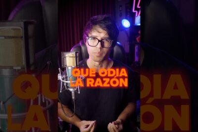 Person in a dimly lit recording studio with a large condenser microphone, wearing glasses and bold overlay text referencing argumentos socrates