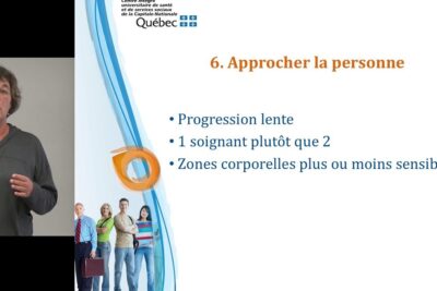 Presenter next to a slide explaining gradual approach and caregiver tips for atteintes maladie