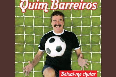 Smiling man with soccer ball in front of goal net for casamento gay 3