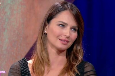 Close-up studio portrait of a smiling woman with styled hair and subtle makeup for chirurgia plastica 2.