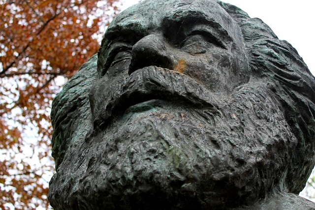 Zugunsten und gegen marx