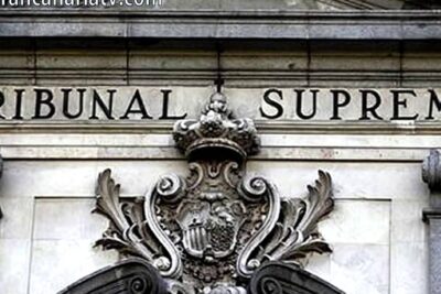Supreme Court stone facade with crowned crest and inscription illustrating doctrina parot 2
