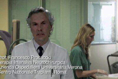 Intensive care physician and nursing staff in a hospital setting associated with donazione organi and transplant care.