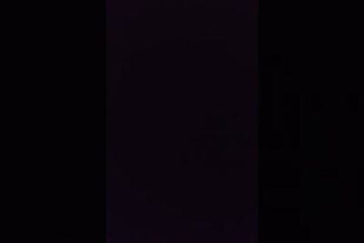 Dark minimal vertical abstract background with subtle deep purple tones inviting egen mening.