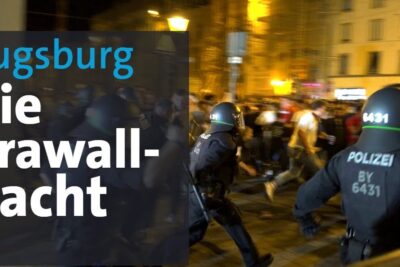 Nighttime scene of riot police in helmets advancing through a fleeing crowd, illustrating einsatz gewalt.