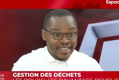 Male TV guest speaking in a studio about emissions poubelles and waste management