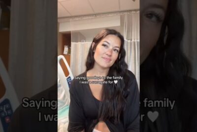 Smiling woman seated in a hospital room with curtains and bed rail, overlay text about saying goodbye for surrogatmodraskap 2