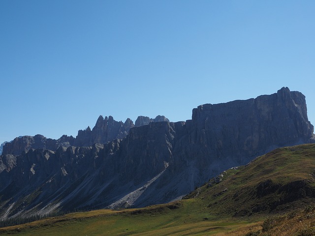 Till förmån eller mot att ha en stabil partner från tonåren