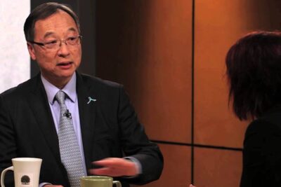 Studio interview featuring a suited expert discussing hepatite b prevention.