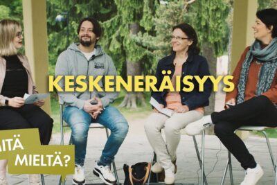 Four adults sitting in a park pavilion engaged in a friendly group discussion about homoseksuaalisuuden hyvaksyminen and acceptance.