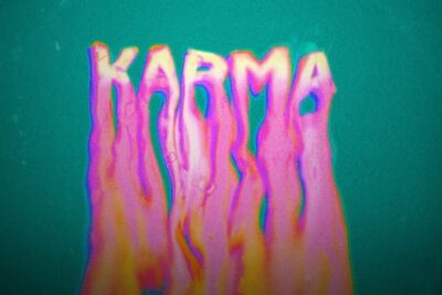 Psychedelic melting letters spelling KARMA against a teal backdrop labeled il karma 1.