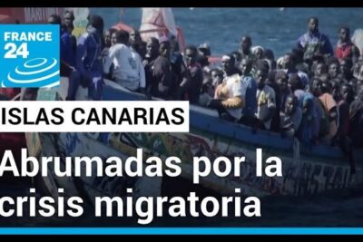 Overcrowded migrant boat full of people at sea near the Canary Islands, inmigracion espana 2