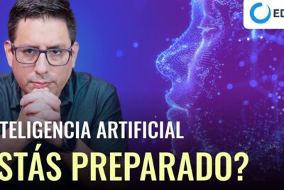 Man with glasses in a thoughtful pose beside a glowing digital face representing inteligencia artificial 4