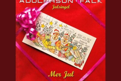 Red gift-wrapped cover with a pink ribbon and an illustrated holiday card showing two Santa figures and piled presents evoking julen tid.