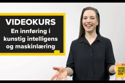 Smiling presenter next to a slide promoting a videokurs for kunstig intelligens 2 and machine learning.