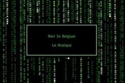 Matrix-style green code background with central label reading la musique.