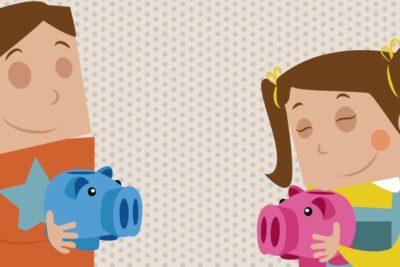 Two children holding colorful piggy banks symbolizing luguaglianza sociale and shared savings.