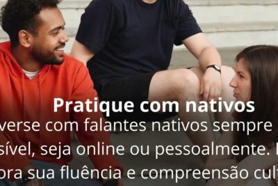 Three people sitting on outdoor steps engaged in friendly conversation and language practice, maneira eficaz 1.
