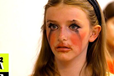 Young girl with smeared makeup and tear-streaked mascara suggesting mobning vare