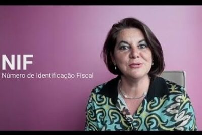 Woman presenter seated against a purple backdrop with on-screen text about o nif 1 tax identification.