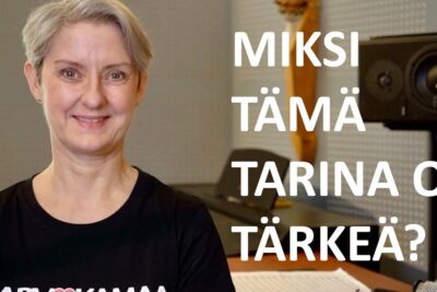Smiling middle-aged woman in a recording studio with Finnish overlay text on tarkeaa 135.