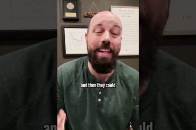 Bearded man speaking in a vertical video screenshot with on-screen caption pays imperialistes 1
