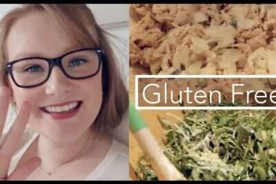 Smiling person next to gluten-free dishes for personer glutenintolerance