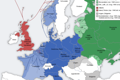 Annotated map of Europe with German-occupied areas in blue, Soviet zones in green, British Isles in red and invasion arrows, planlagt foraldelse