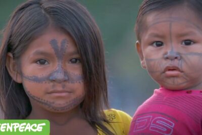 Portrait of two children with facial paint featuring popoli indigeni inspired motifs