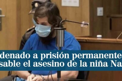 Masked, handcuffed defendant seated in a courtroom during sentencing that mentions prision permanente