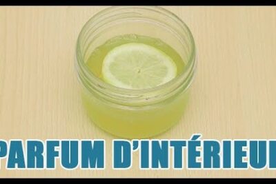 Small glass jar with pale green liquid and a lemon slice used as a natural room fragrance for produits ecologiques 1.