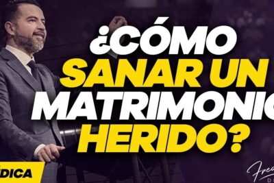 Man in suit speaking at a podium with bold headline about relaciones matrimonio