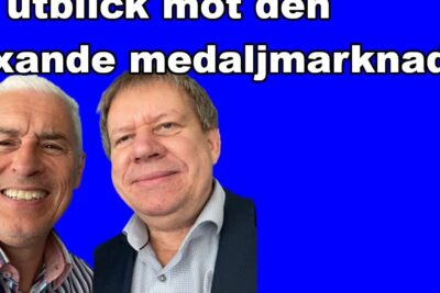 Two smiling men on a bright blue banner with bold white Swedish text including snabbt vaxande 1.