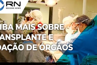 Operating room surgical team performing an organ transplant procedure labeled transplante orgaos 1.