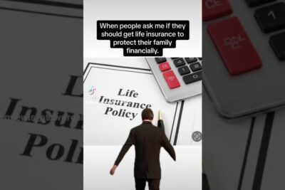 Man in suit approaching a life insurance policy document and calculator illustrating universell forsakring 1