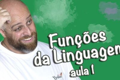 Smiling bald man next to bold text 'Funções da Linguagem aula 1' on a green background emphasizing uso linguagem
