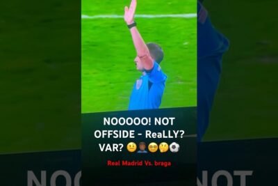 Referee raising an arm on the pitch with on-screen text questioning an offside decision and var teknologi fodbold.