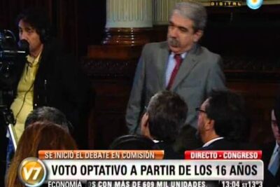 Television screenshot of a congressional debate highlighting voto optativo 1 and optional voting from age 16