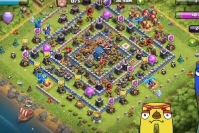 Top-down view of a fortified mobile strategy game village with zarin puolustajat defensive layout